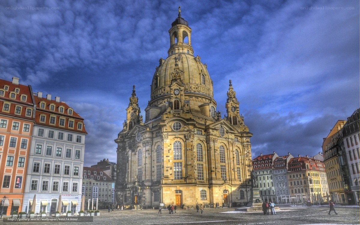 Dresden Frauenkirche at dusk