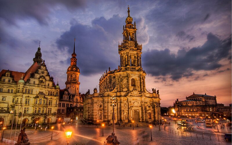 Dresden Frauenkirche — Purple
