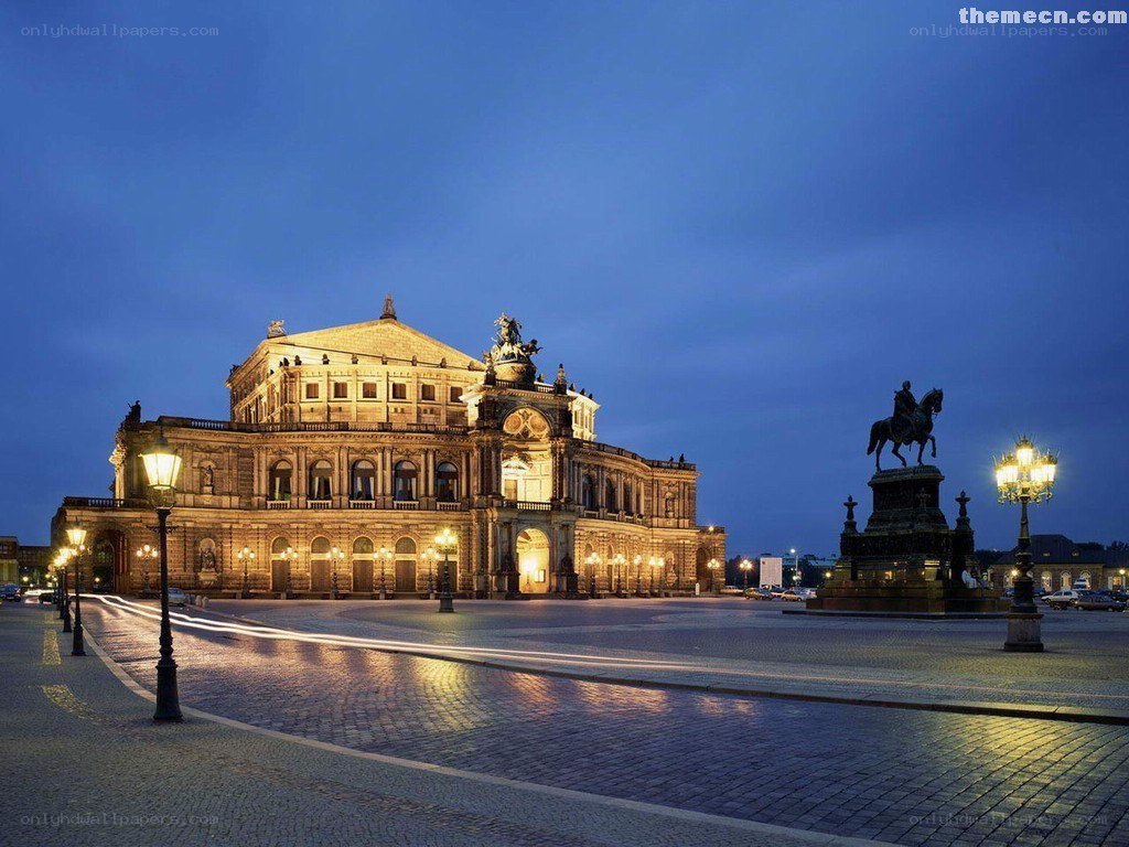 Dresden Opera House at dusk