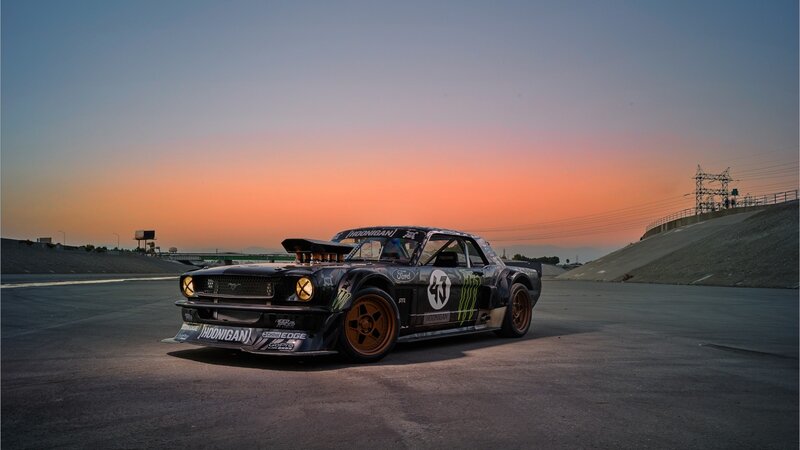 Drift Car on Track — Black