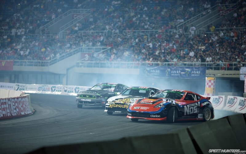 Drifting cars at night race