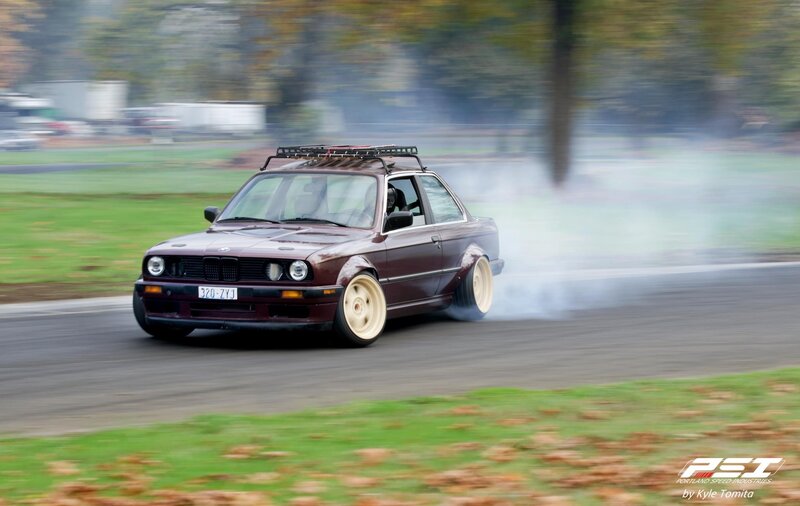 drifting maroon bmw e30