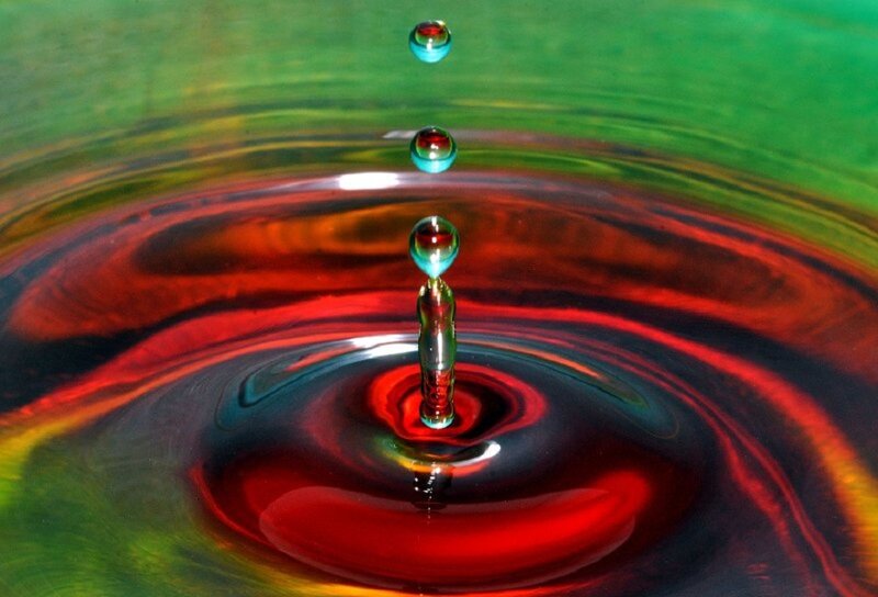 Droplet Falling into Liquid — Red