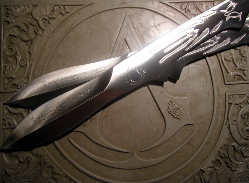 Dual-bladed Knife