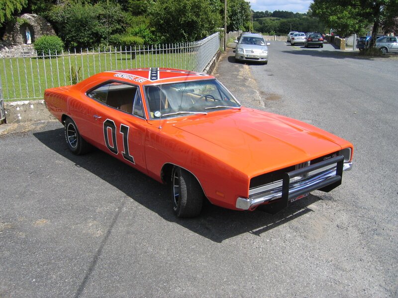 Duke of Hazzard car on street