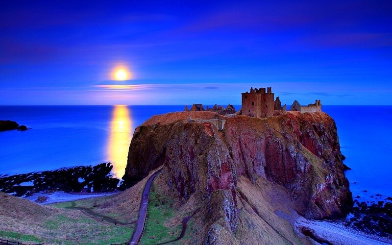 Dunnottar Castle — Blue, Dramatic