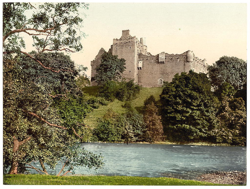 Dunstaffnage Castle view