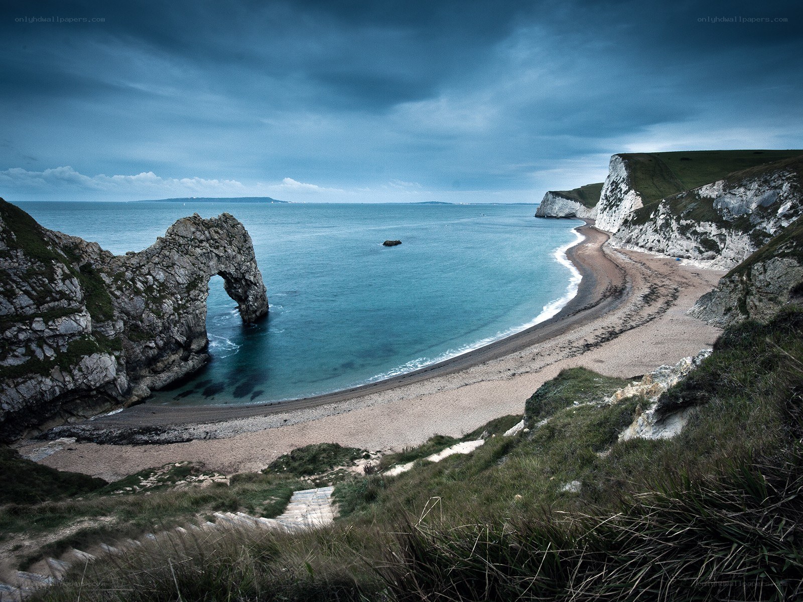 Durdle Door rock arch and beach