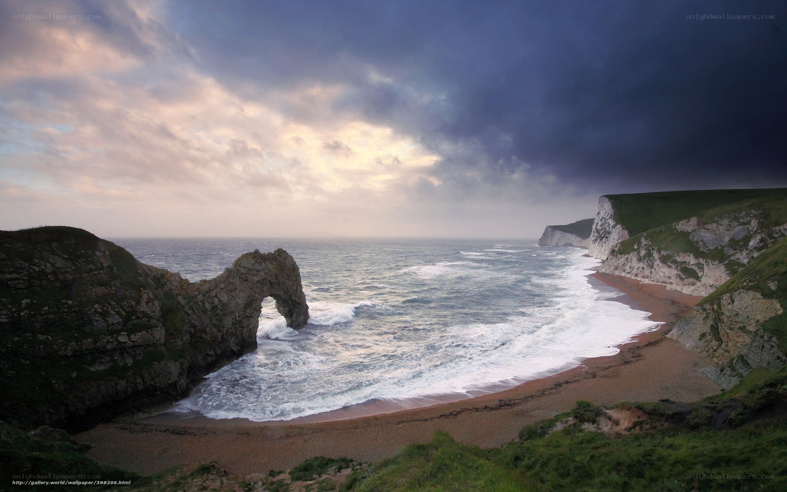 Durdle Door sea arch at dusk