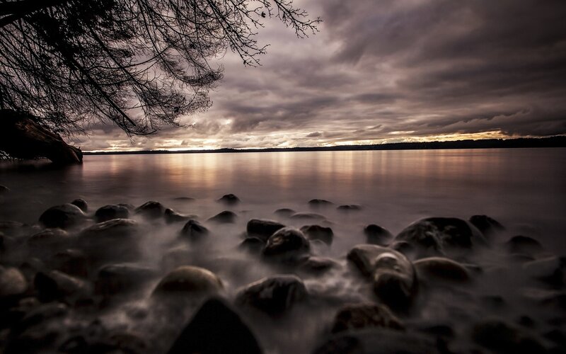 Dusk at the lakeshore