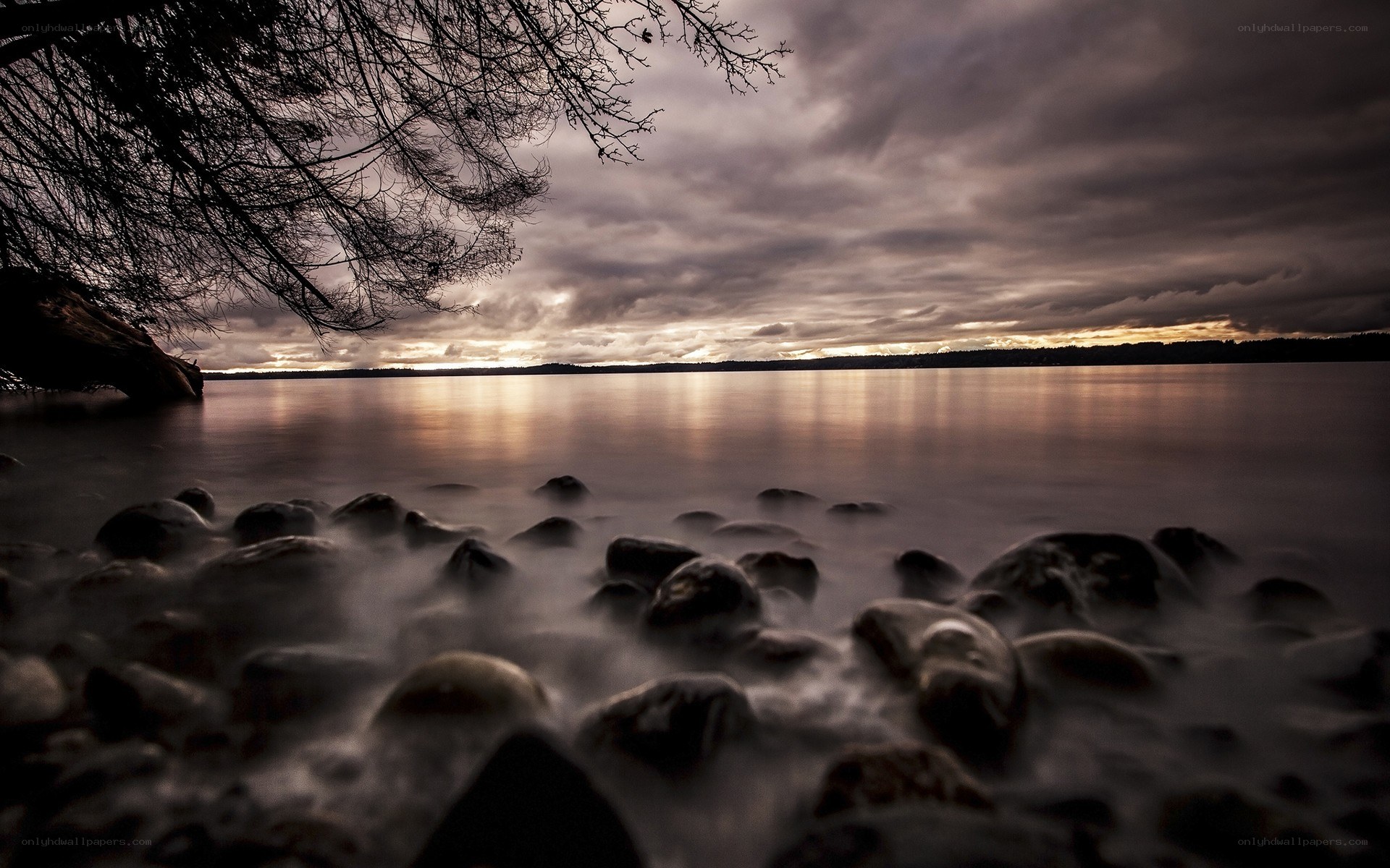 Dusk at the lakeshore