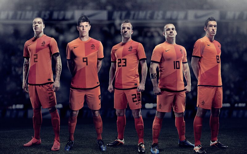 Dutch football team in orange kits