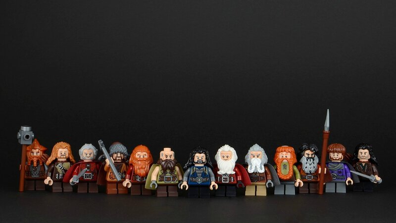 Dwarf Minifigures in a Row — Black