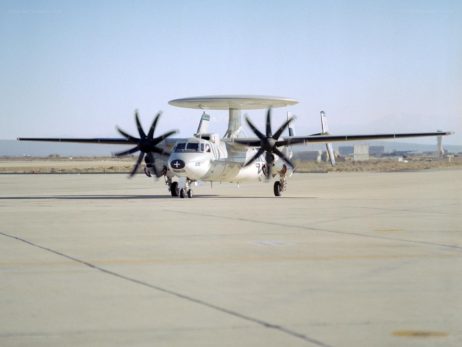 E-2 Hawkeye on tarmac