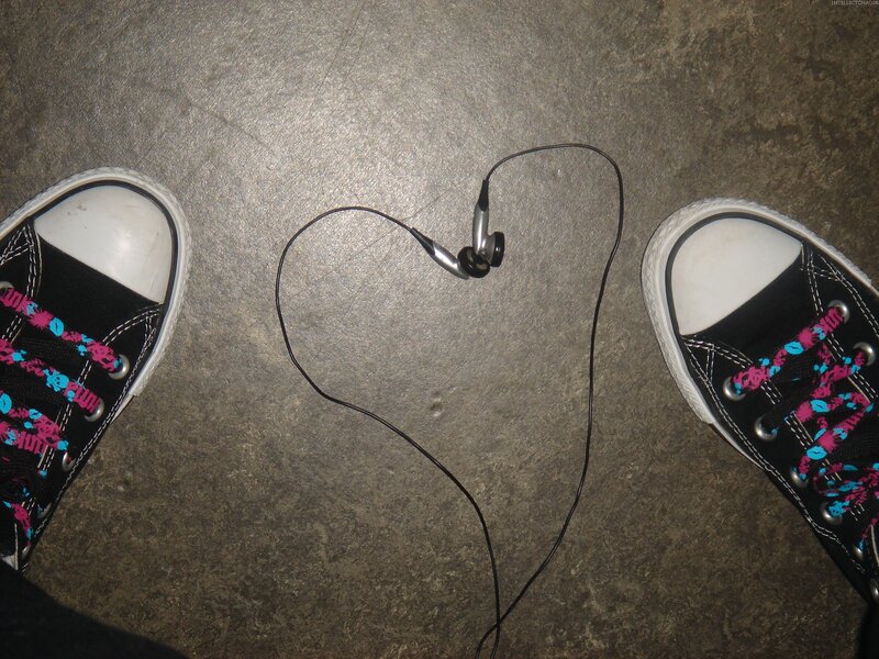 earbuds shaped like a heart