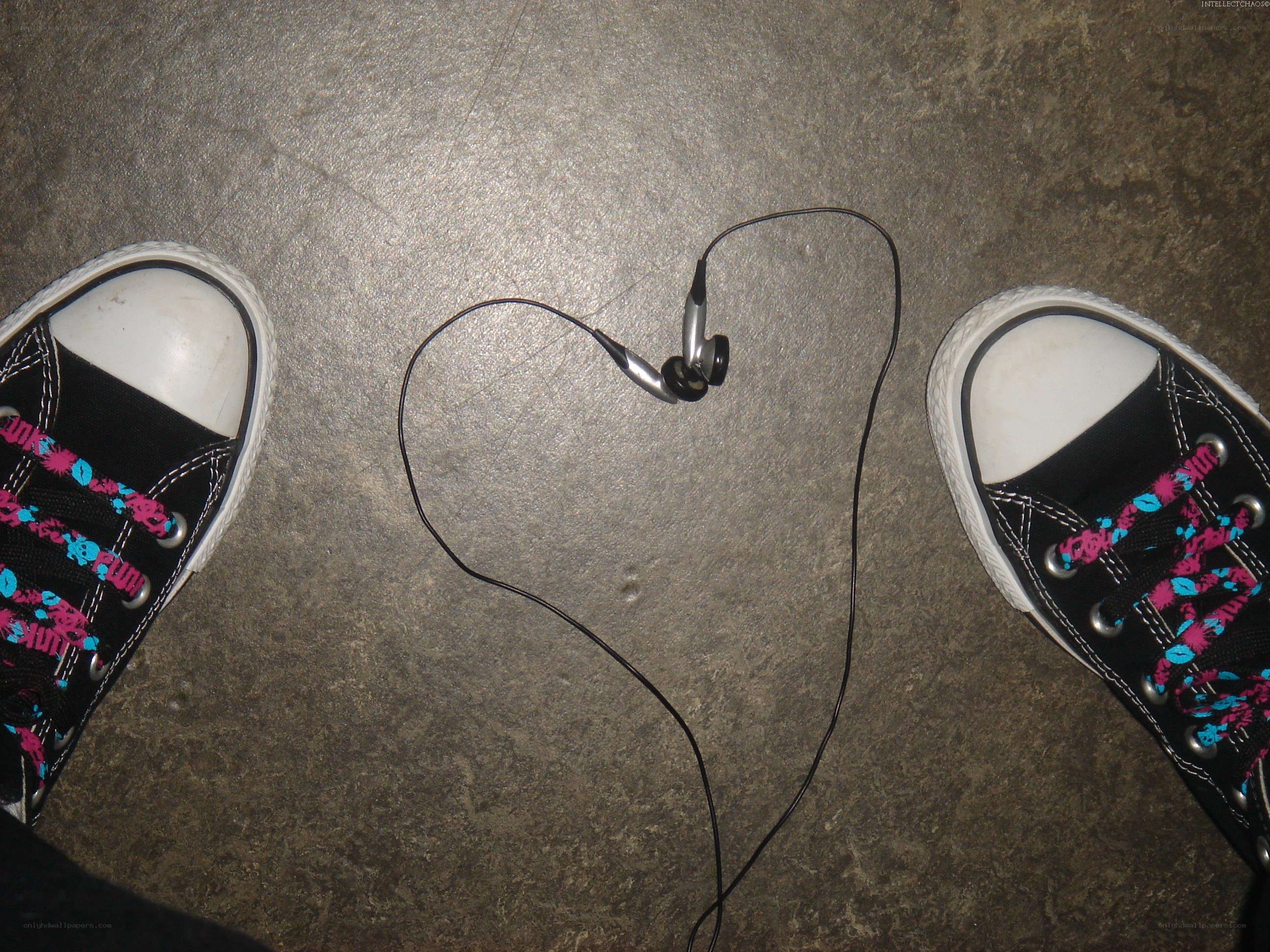 earbuds shaped like a heart
