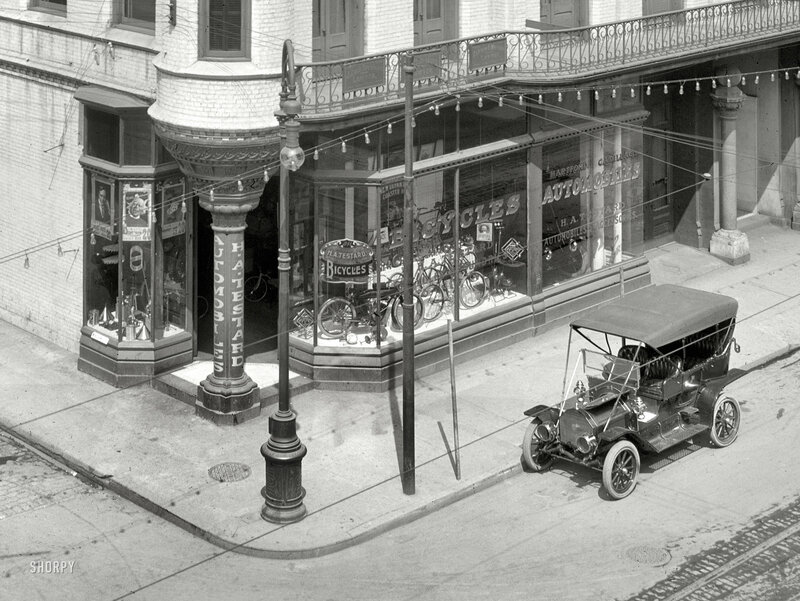 Early 20th-century street scene