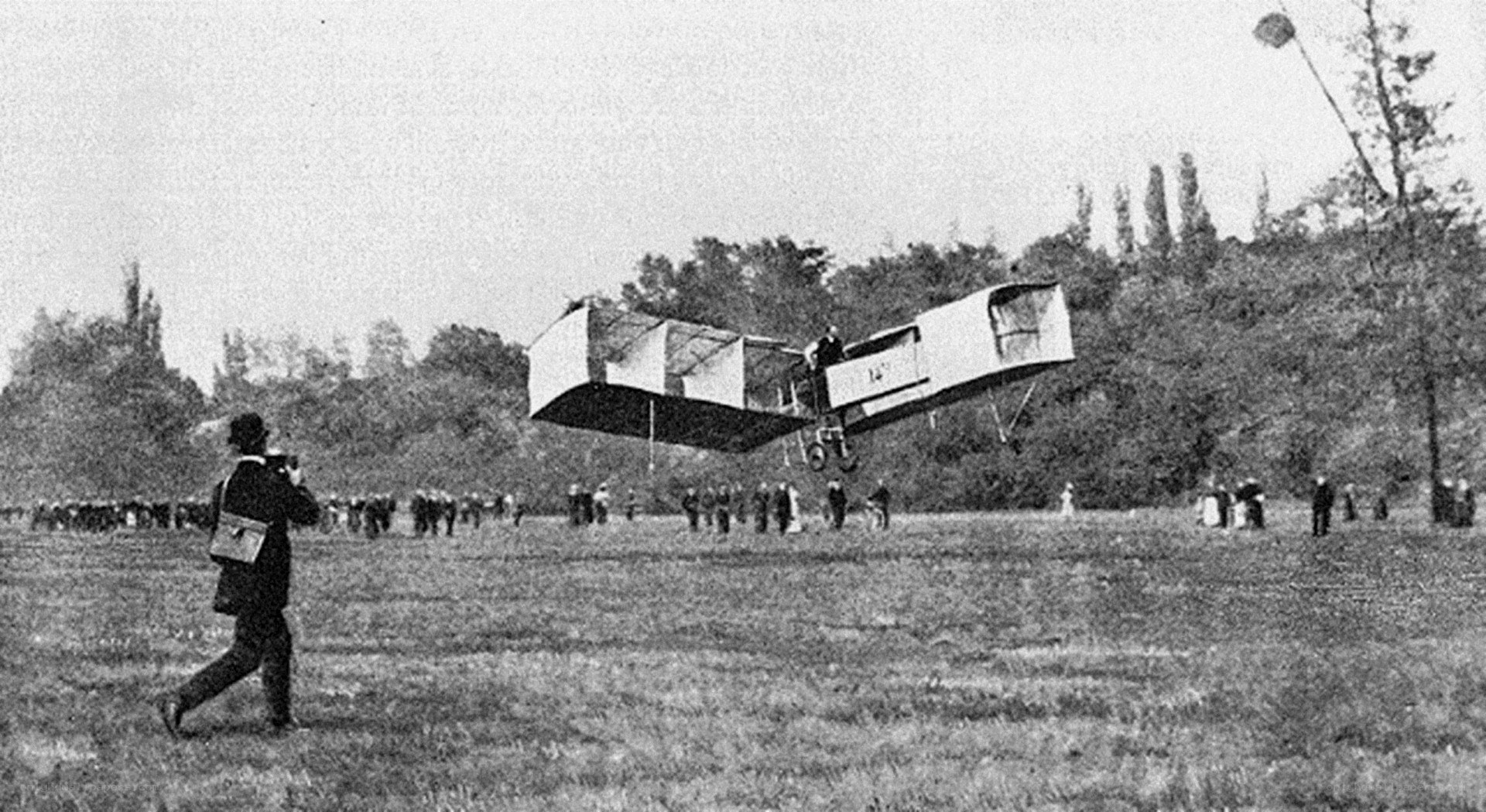 Early airplane flight demonstration