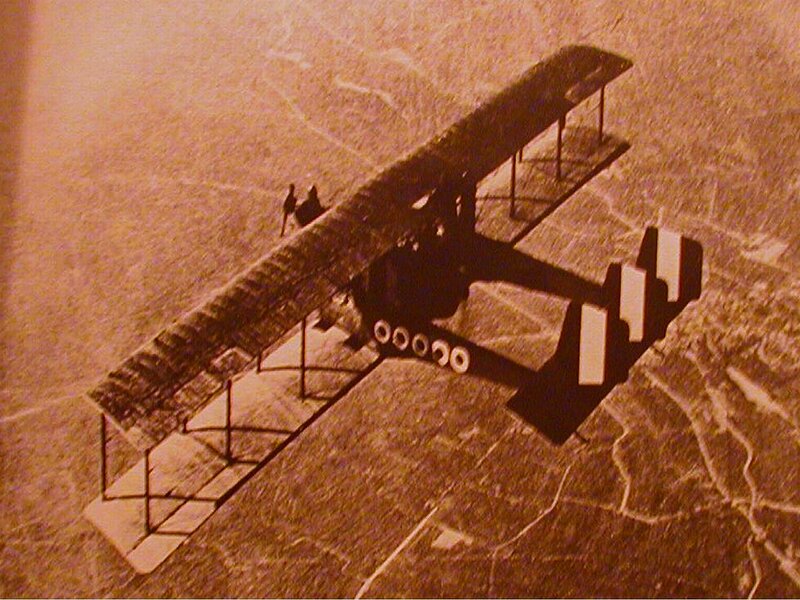 early biplane aircraft