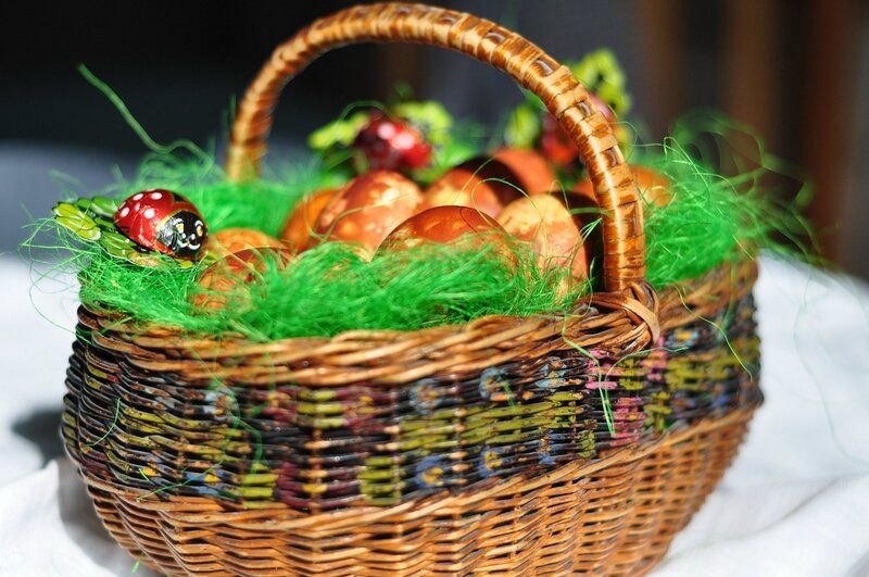 Easter Basket with Eggs — Brown