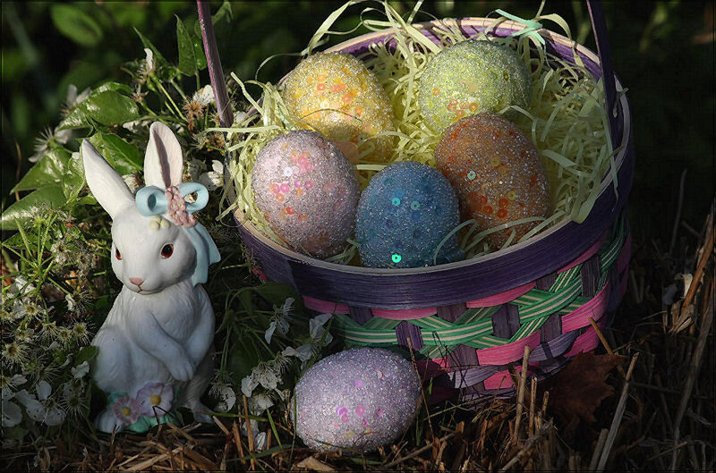 Easter Basket with Eggs — Purple
