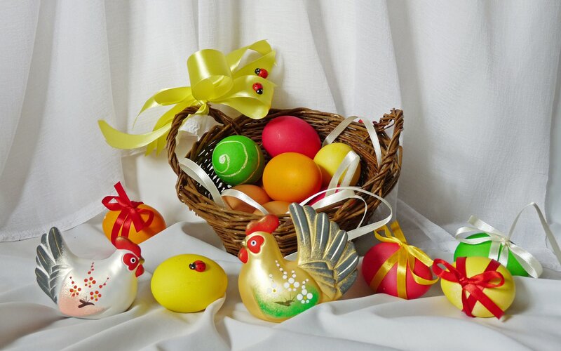 Easter Basket with Eggs — White