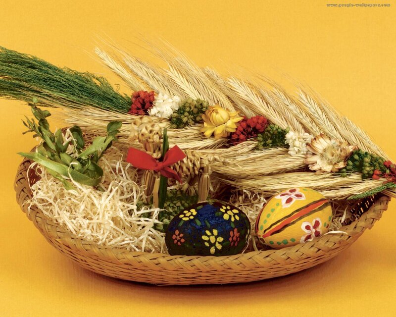 Easter Basket with Eggs — Yellow