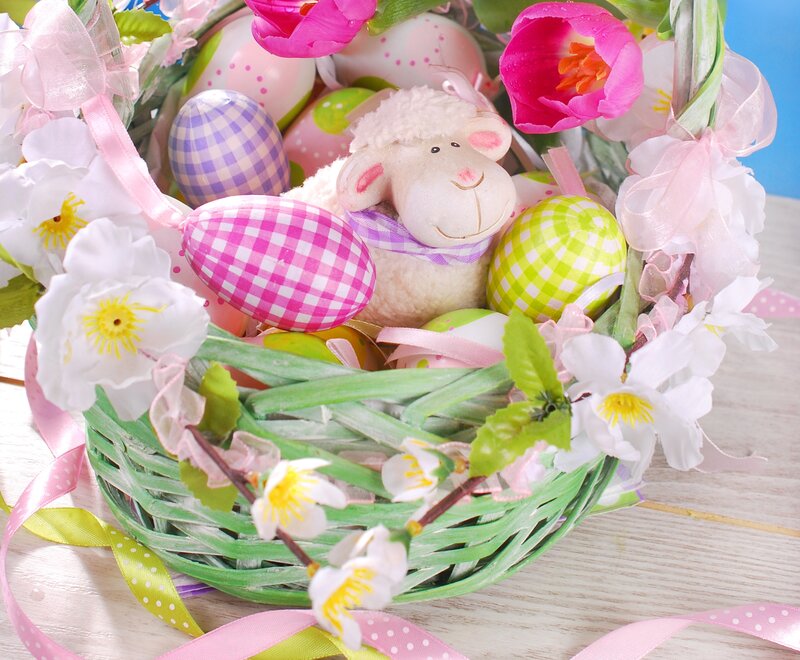 Easter Basket with Lamb — Green