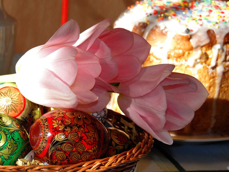 Easter Basket with Tulips — Pink, Festive