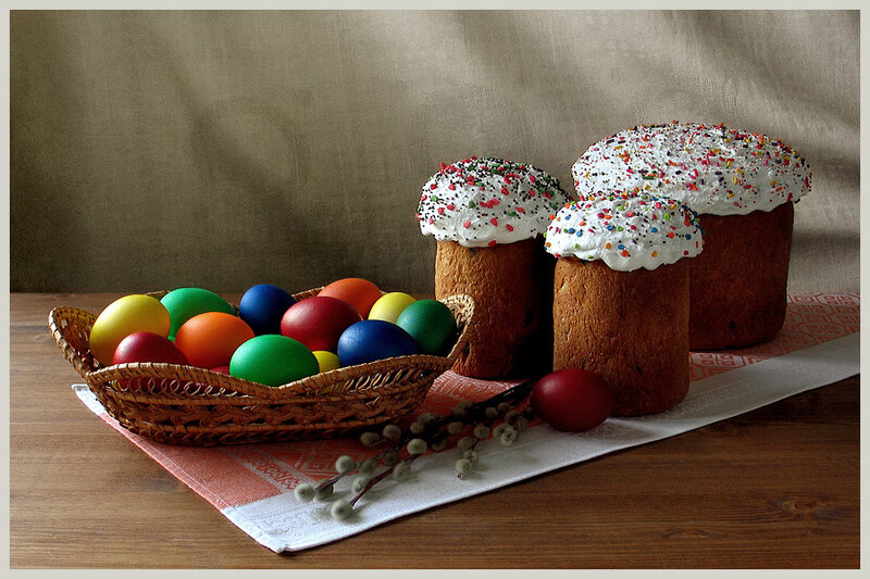 Easter bread and eggs