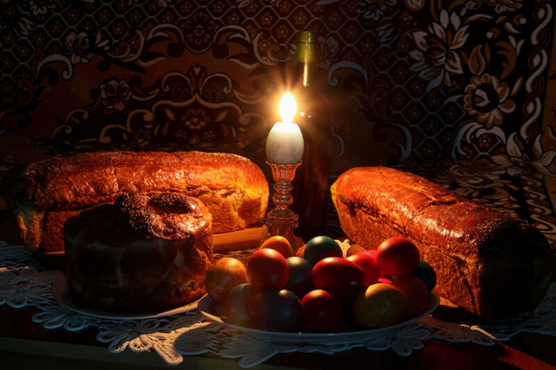 Easter Bread and Eggs — Brown
