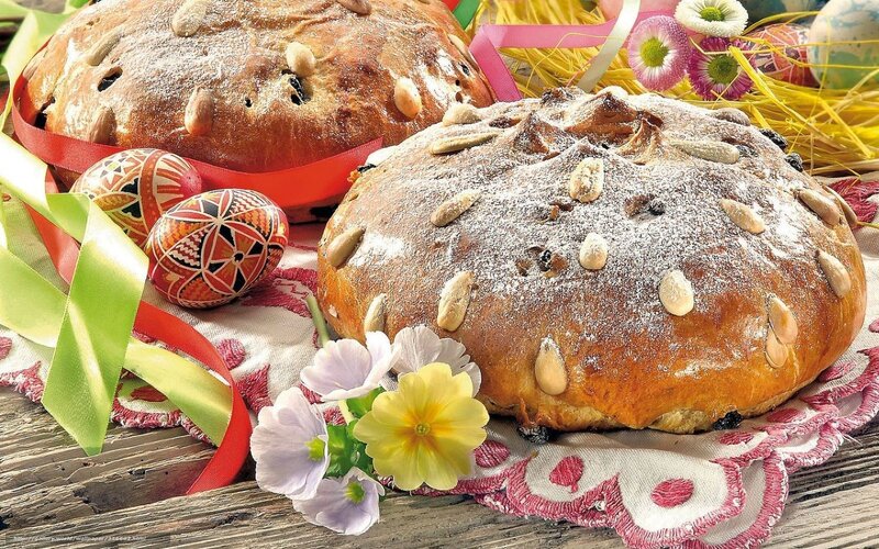 Easter bread and eggs