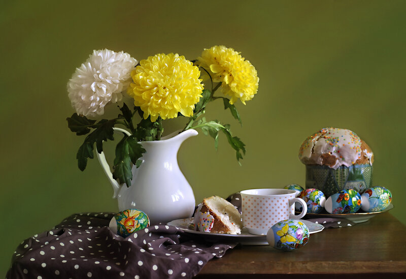Easter Cake and Flowers — Green