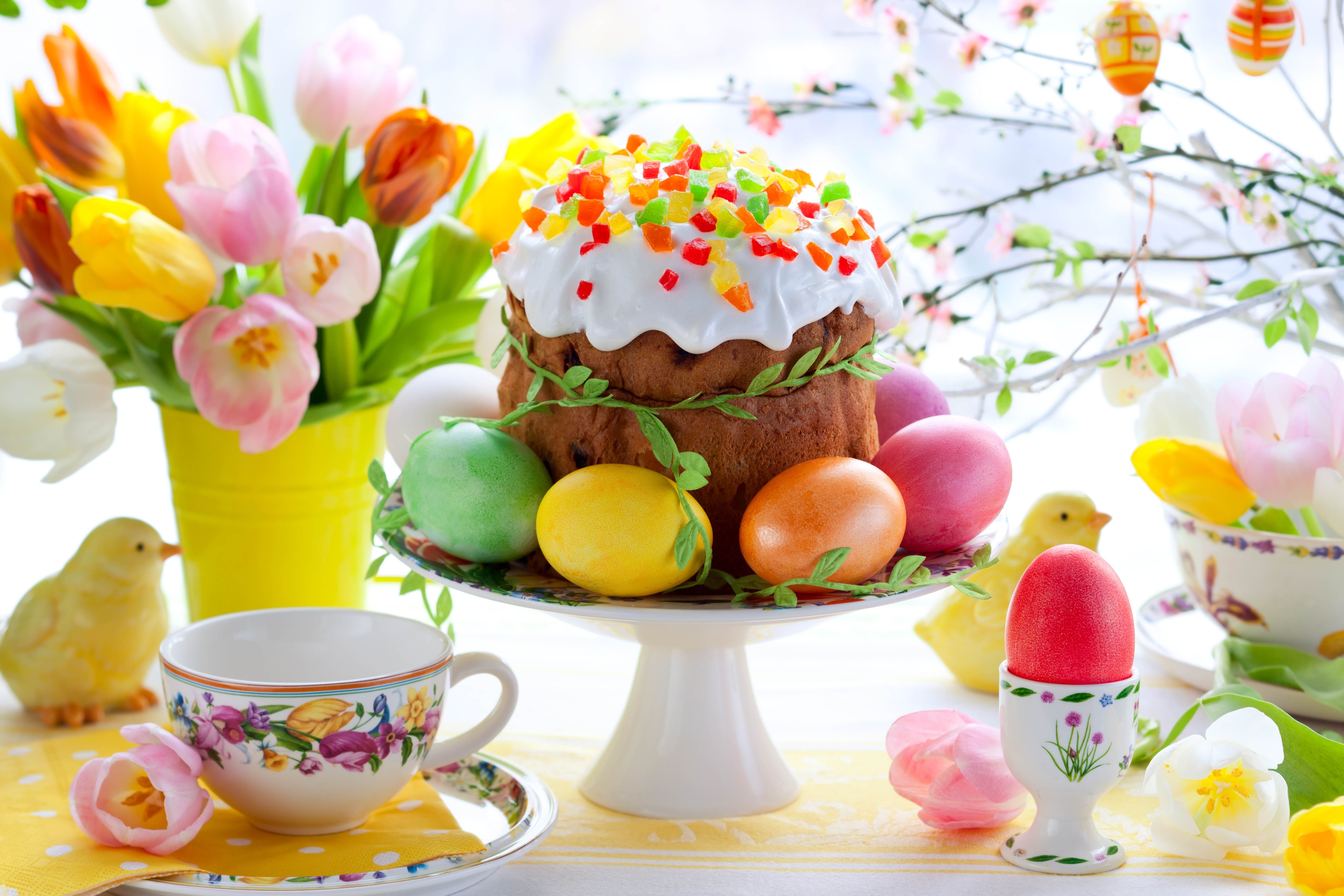 Easter cake and flowers