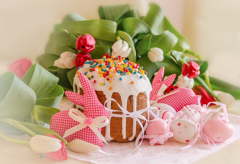 Easter Cake with Decorations — Pink