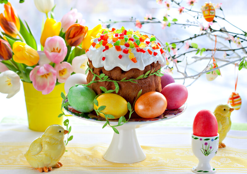 Easter Cake with Eggs
