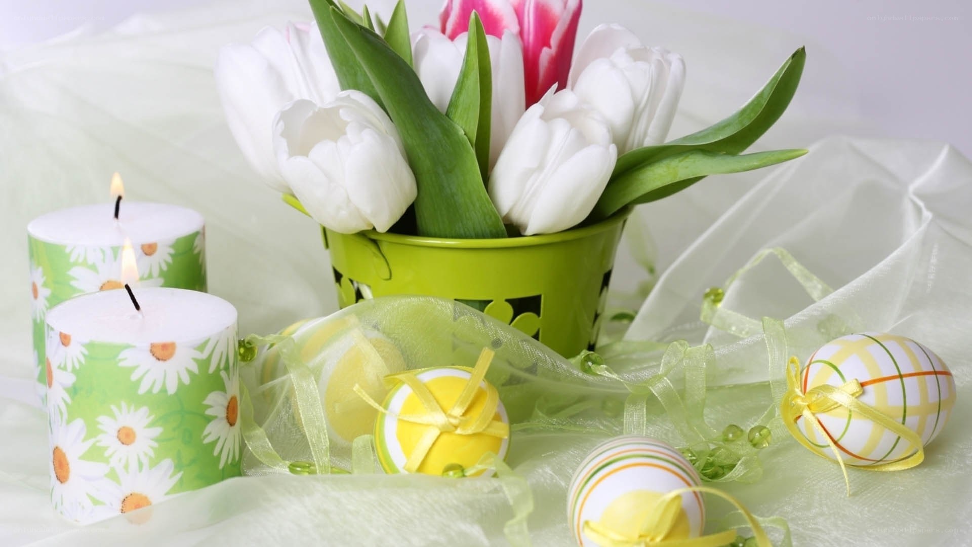 Easter candles and tulips