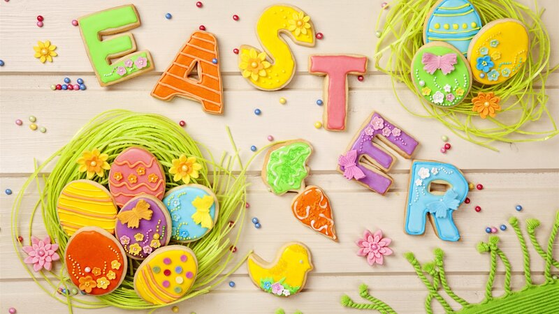 Easter Cookies on Wood — Green, Festive