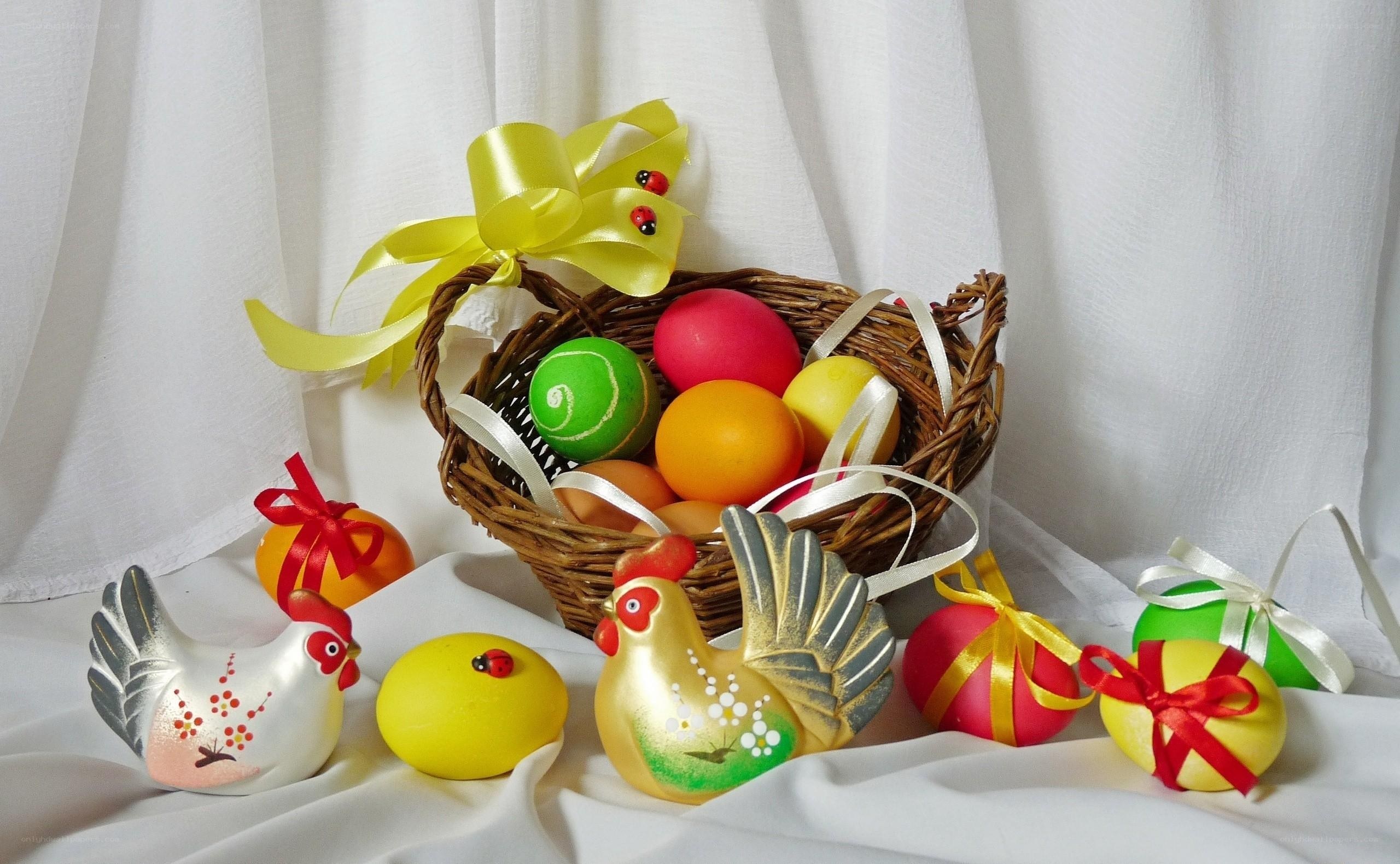 Easter eggs and chickens