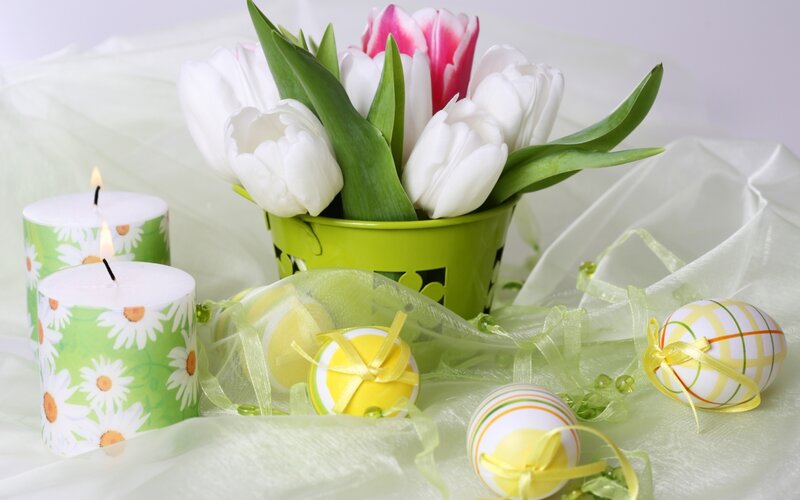 Easter Eggs and Tulips — Green, Festive