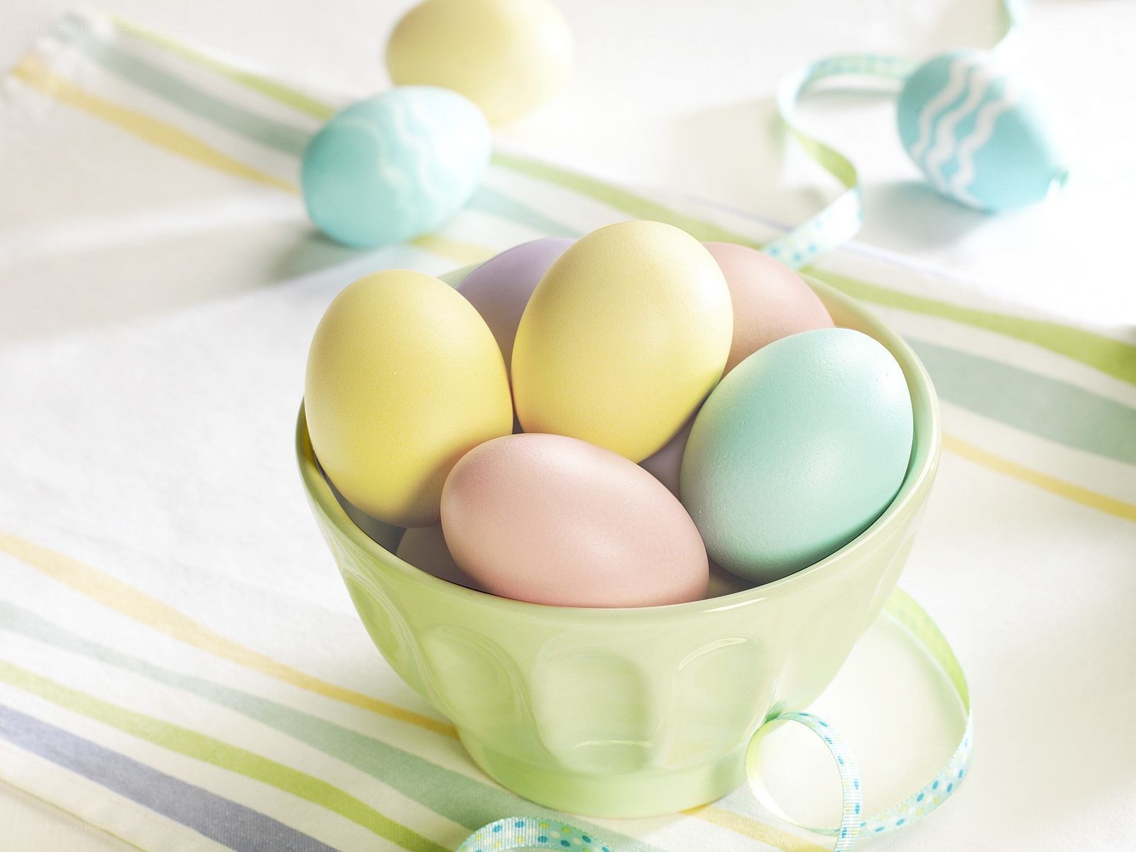 Easter eggs in a bowl