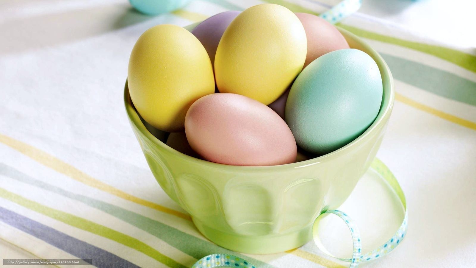 Easter eggs in a bowl