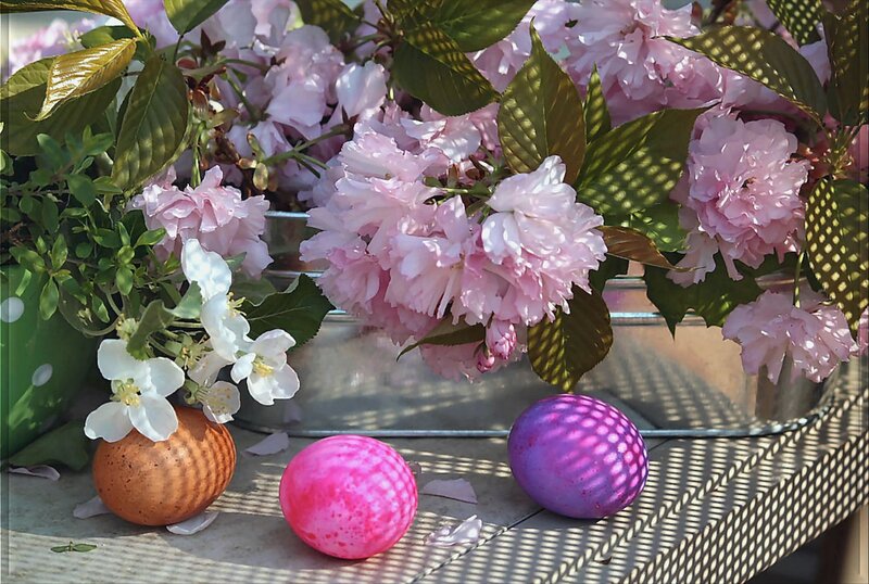 Easter Eggs with Flowers — Pink