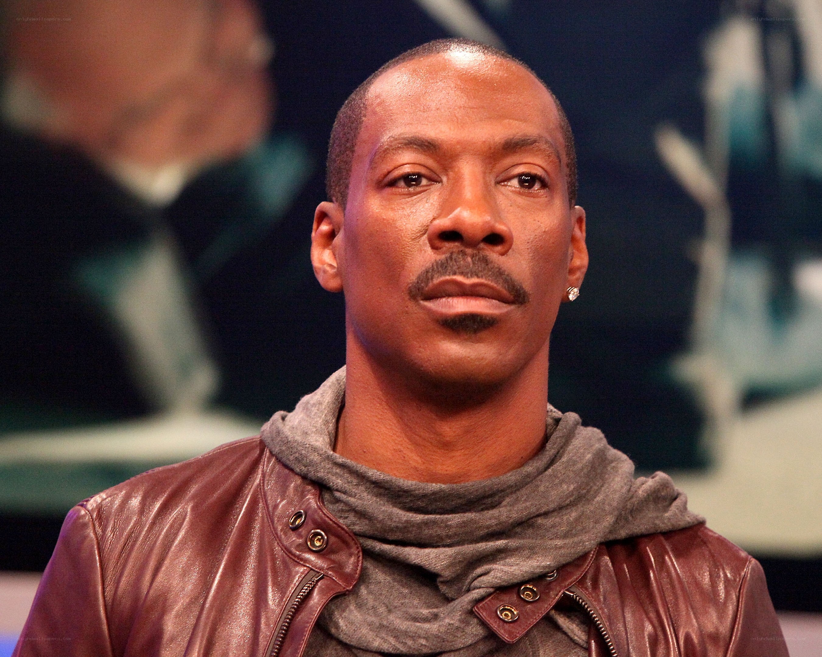 Eddie Murphy in leather jacket