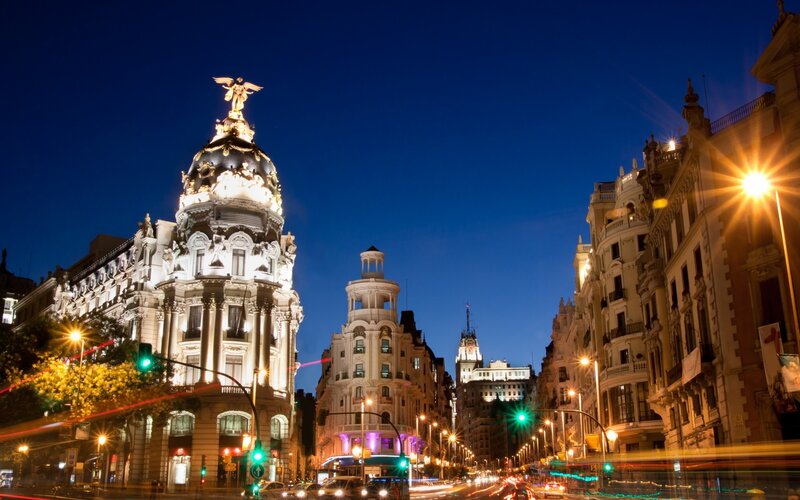 Edificio Metrópolis at Night