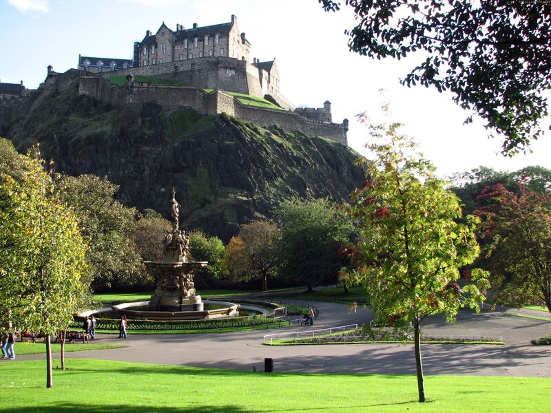 Edinburgh Castle and fountain