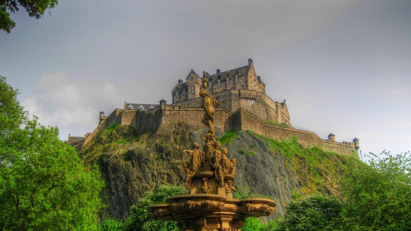 Edinburgh Castle — Green, Dramatic, Afternoon, Photograph, Fountain