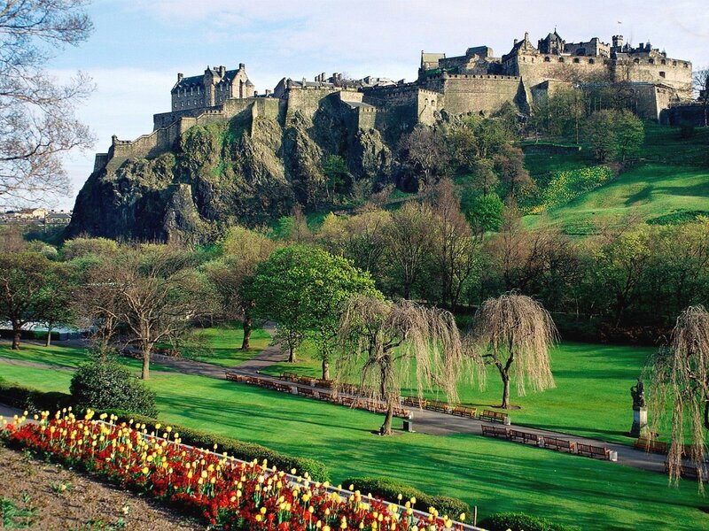Edinburgh Castle — Green, Serene, Spring, Photograph, Park