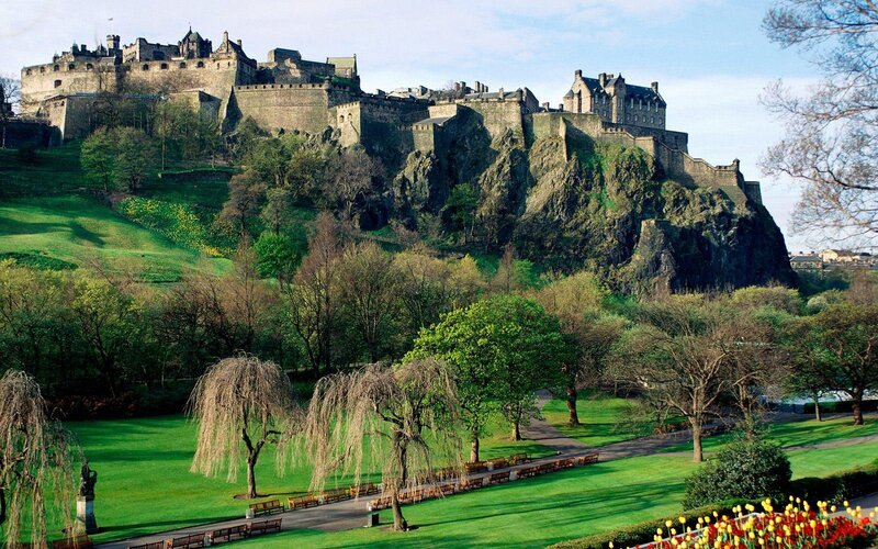 Edinburgh Castle — Green, Serene, Spring, Photograph, Park, Trees