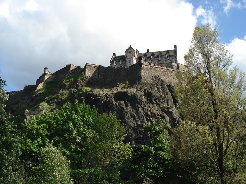 Edinburgh Castle on a cloudy day